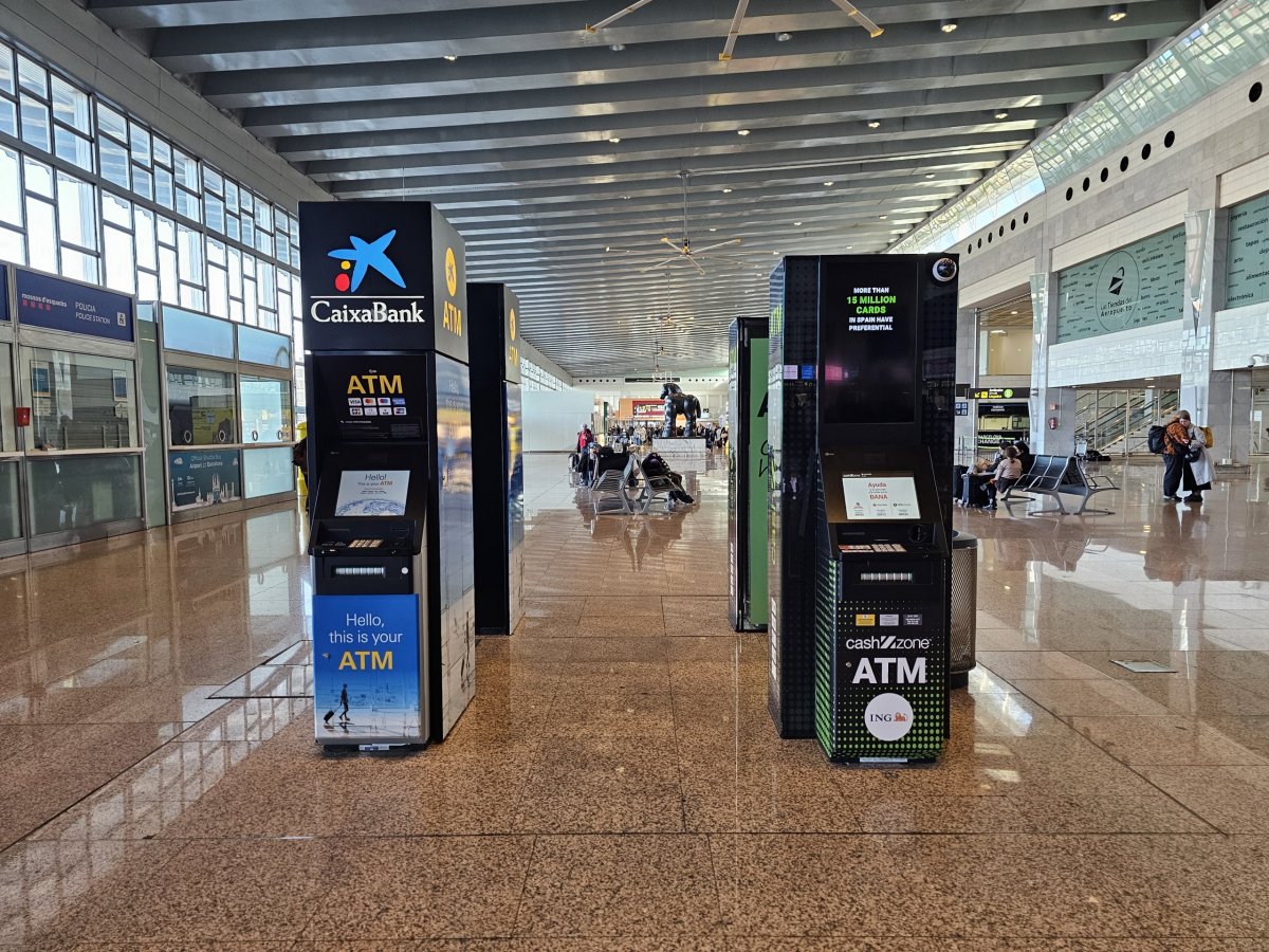 Bankomaty v terminálu 2