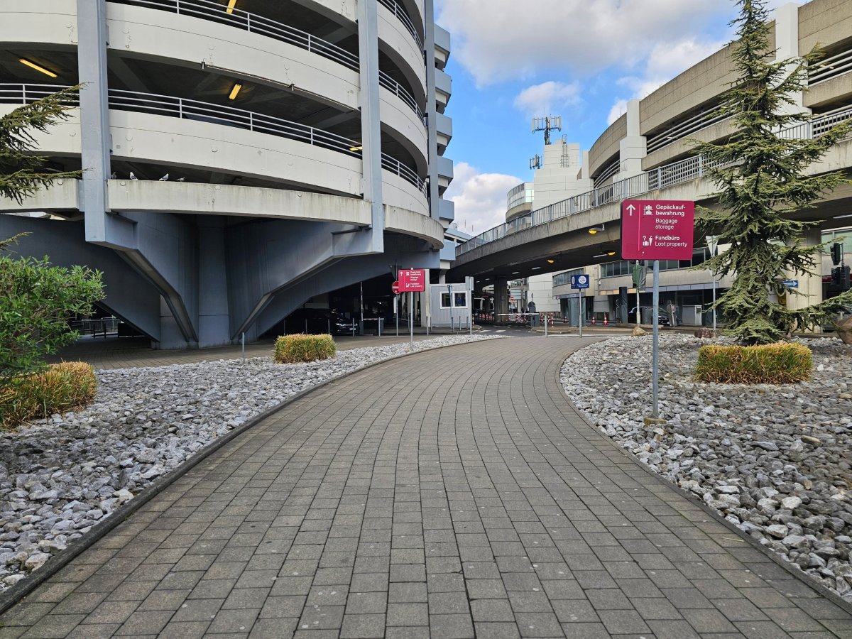 Cesta k úschovně zavazadel