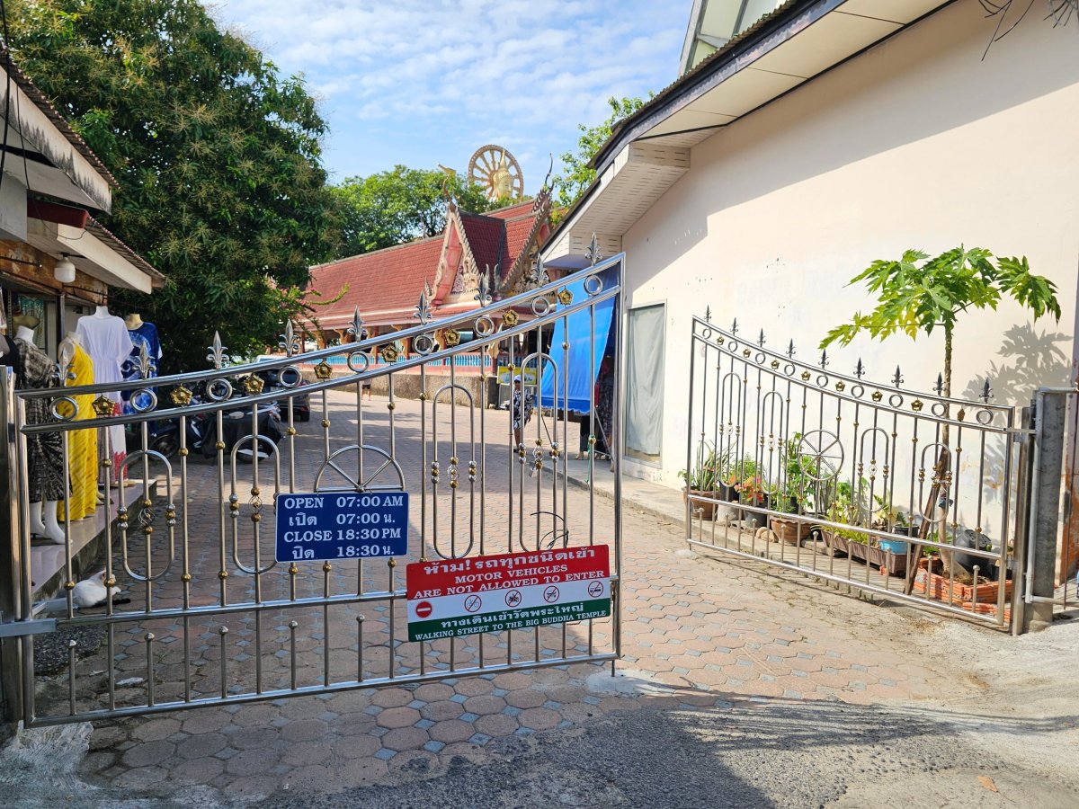 Wat Phra Yai, otevírací doba