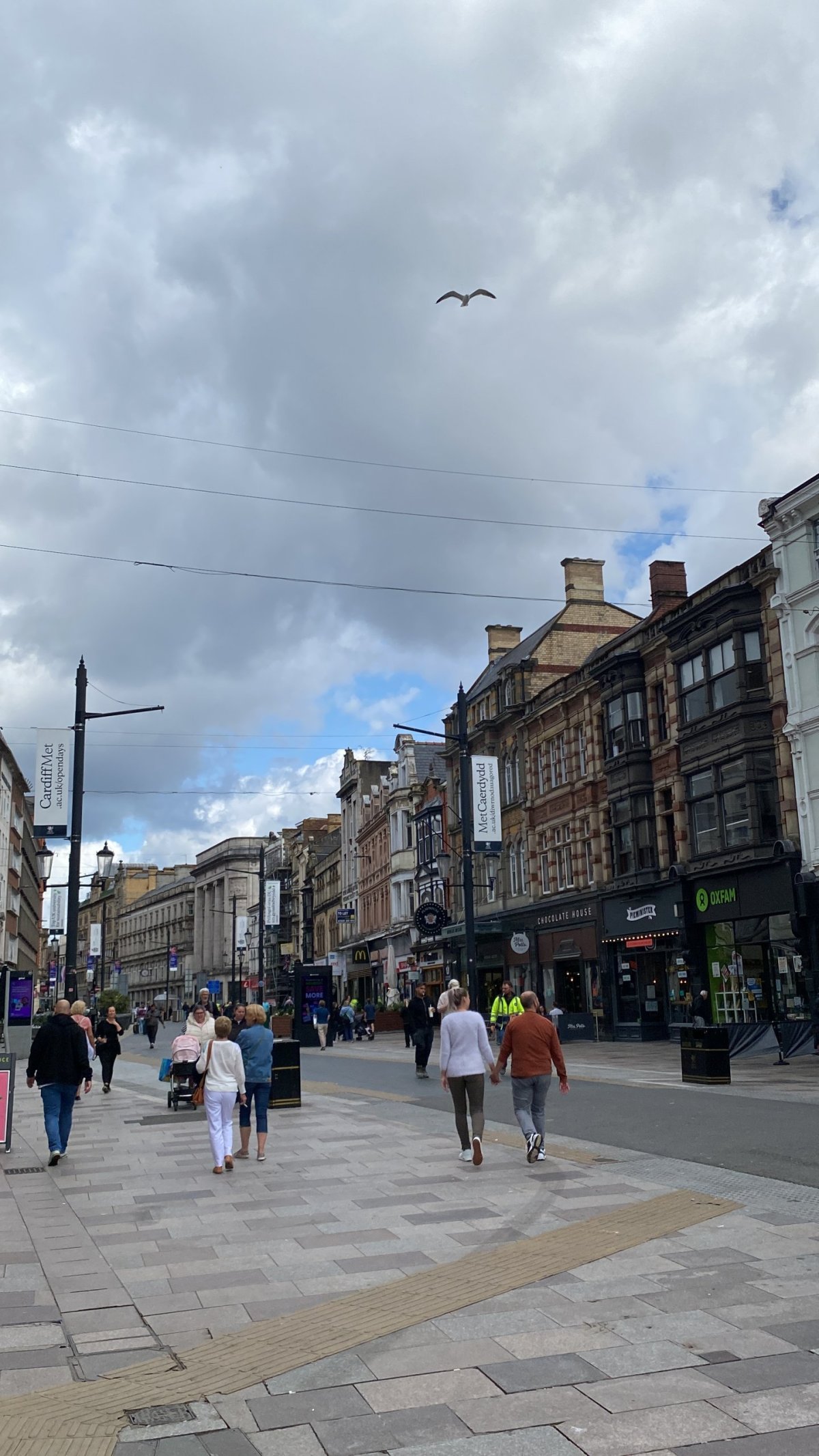 Hlavní ulice v Cardiffu
