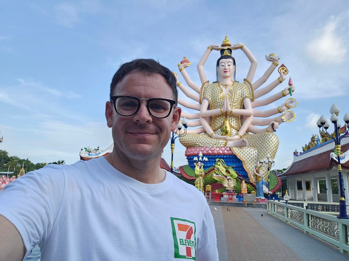 Já ve Wat Plai Laem