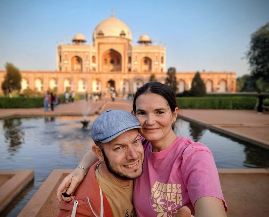 druhého mughalského císaře Humájúna, který po roce vlády zahynul v důsledku nešťastného pádu ze schodů