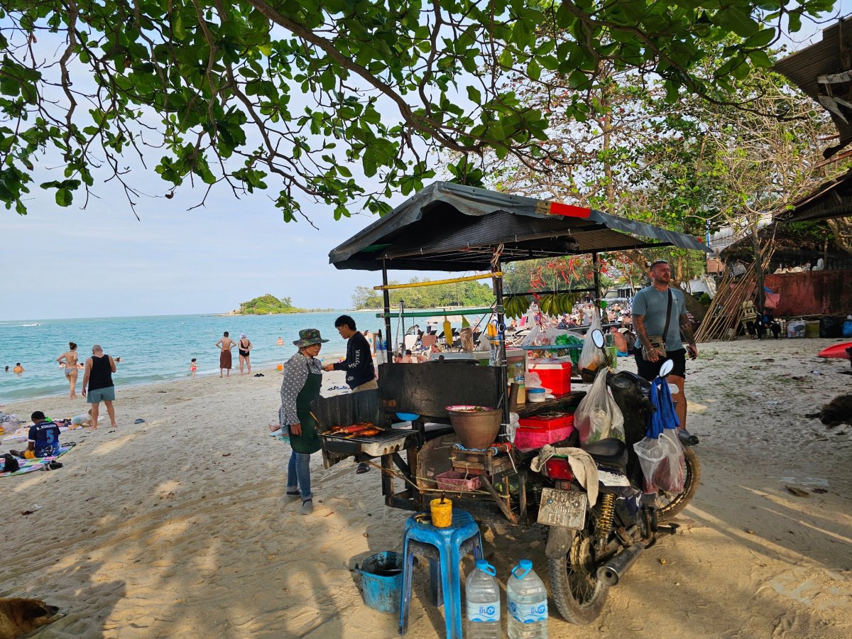 Choeng Mon Beach