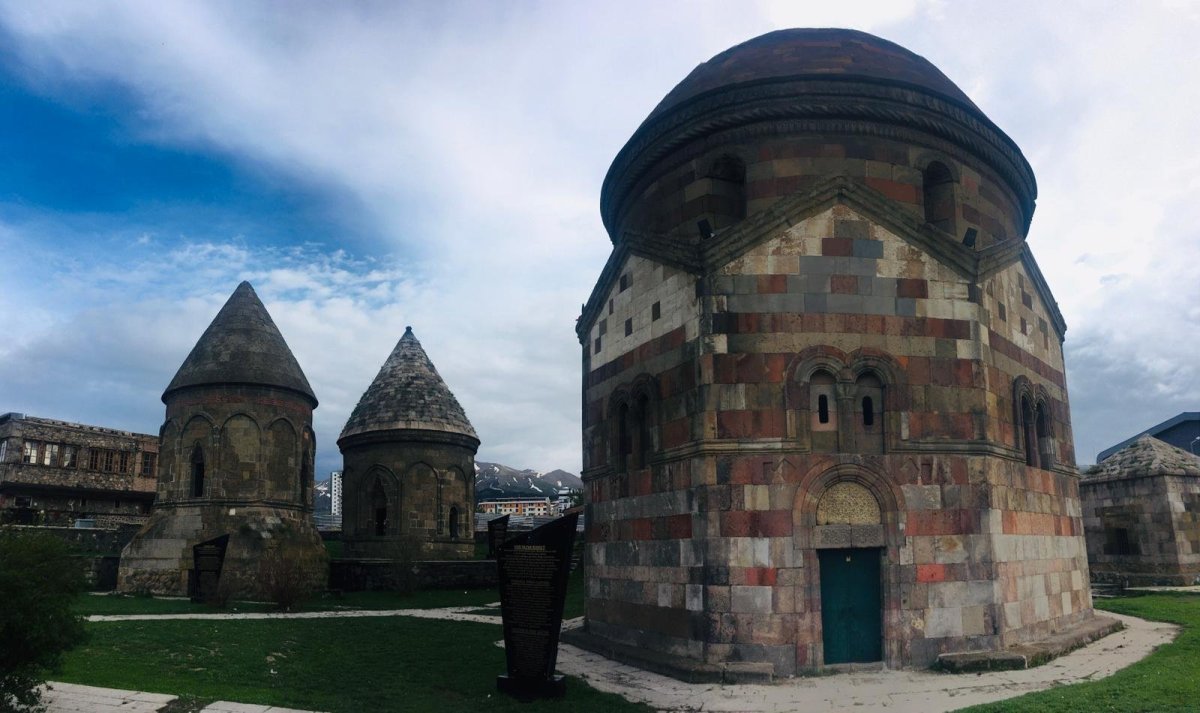 Erzurum - Űç Kümbetler