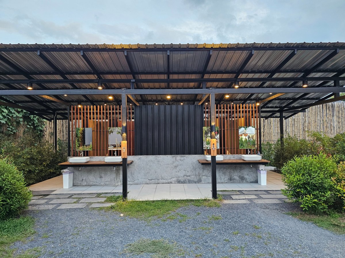 Freewave Market - toalety zdarma