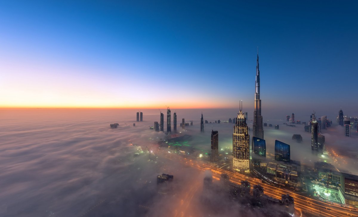Burj Khalifa v mlze