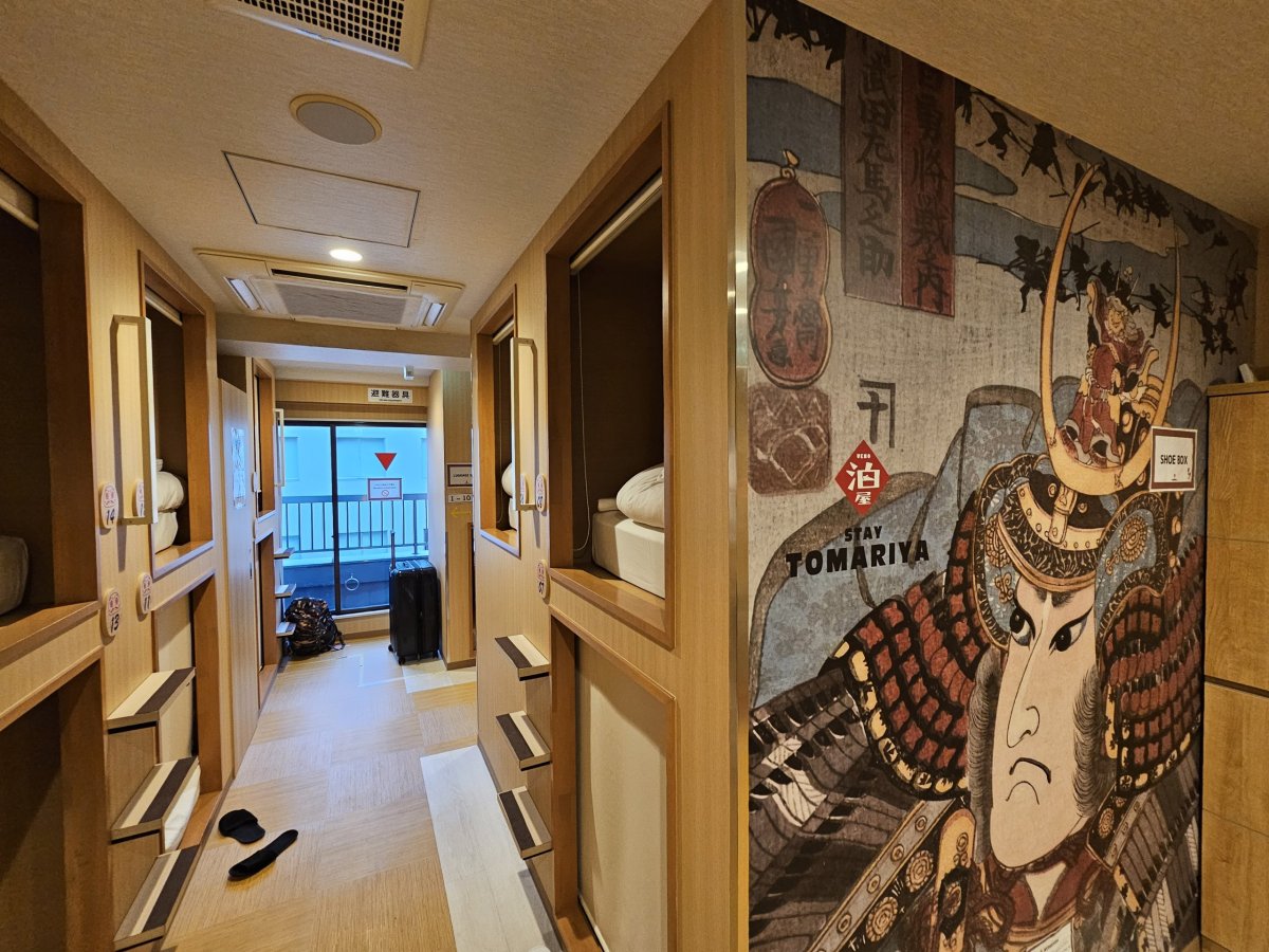 Společný prostor a kapsle nad sebou