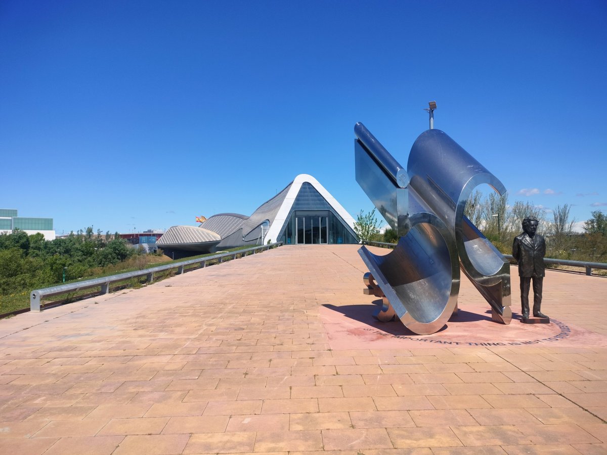 Albert Einstein memorial s mostním pavilonem