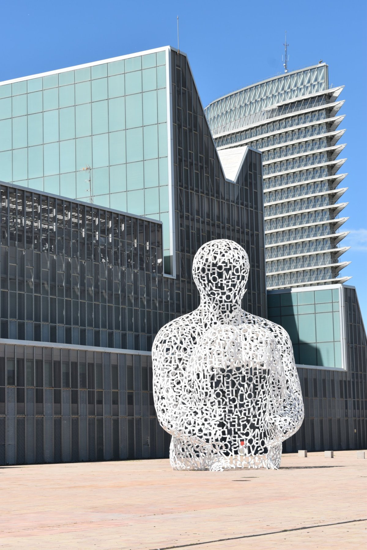 park Expo 2008 „Duše Ebra“ od Jaume Plensy