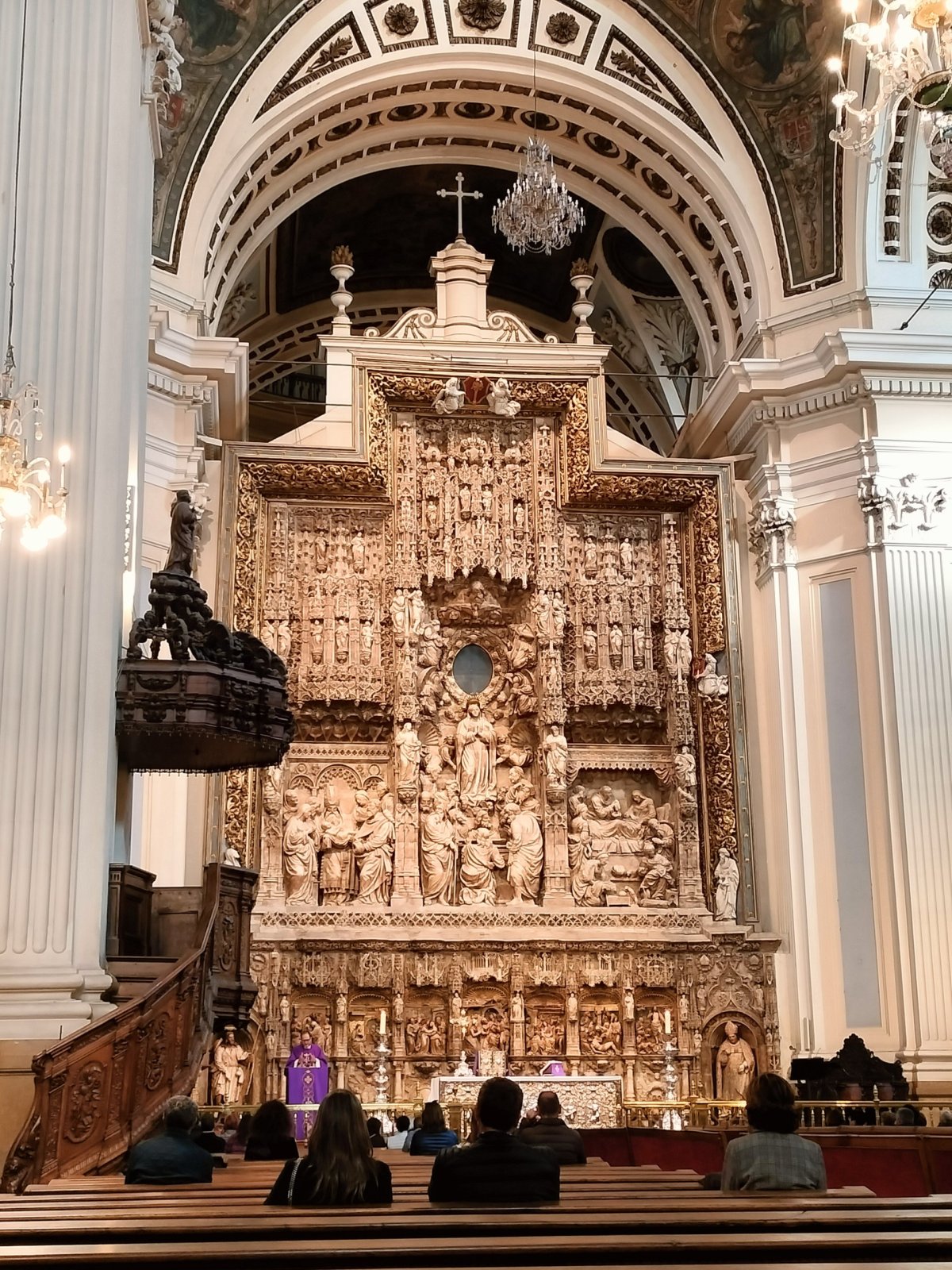 hlavní oltář v katedrále