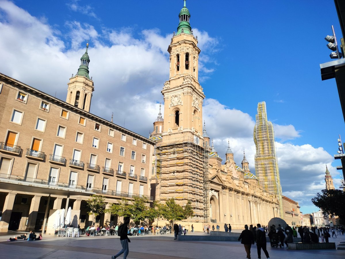 náměstí a katedrála Panny Marie na Sloupu