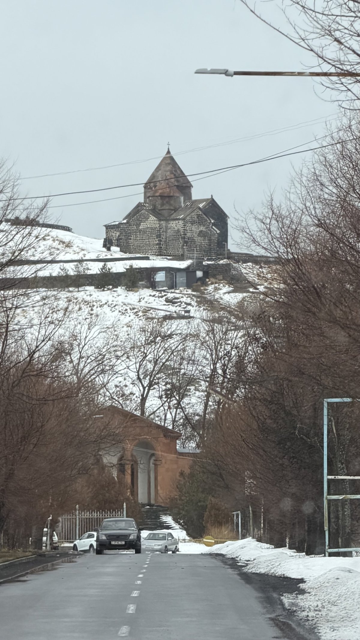 příjezd po poloostrově až ke klášteru