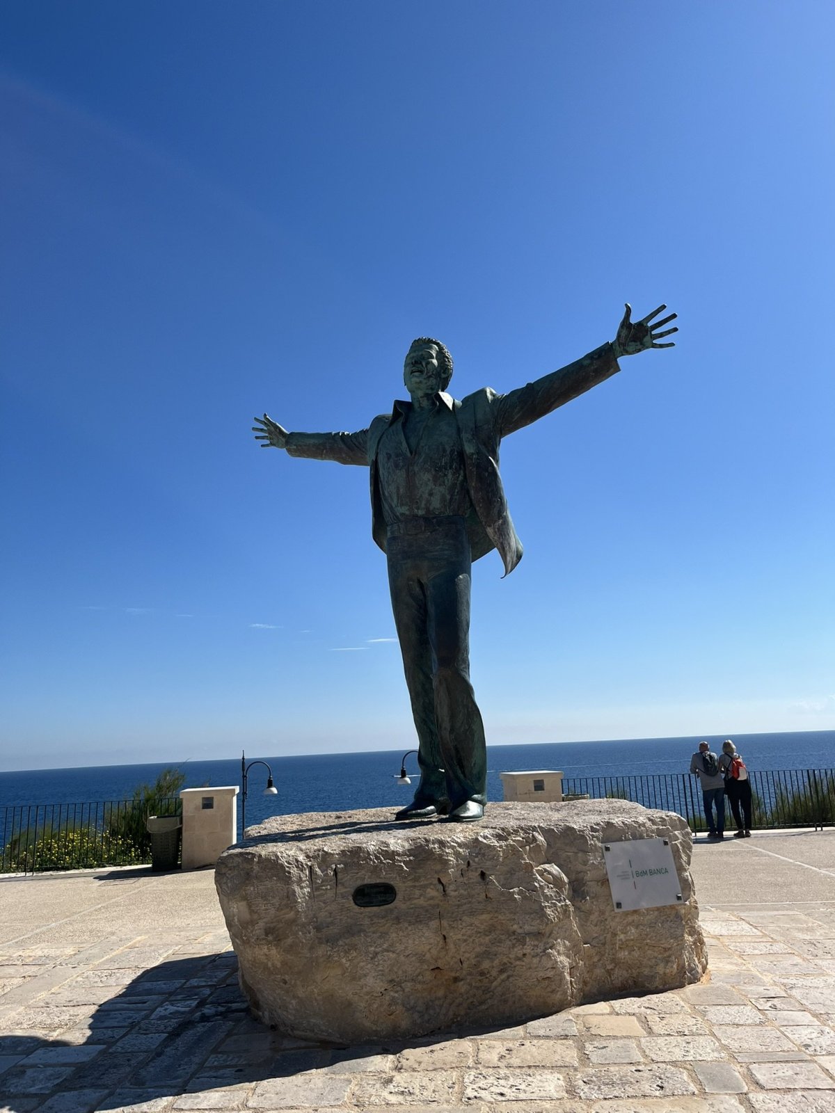 Monumento a Domenico Modugno