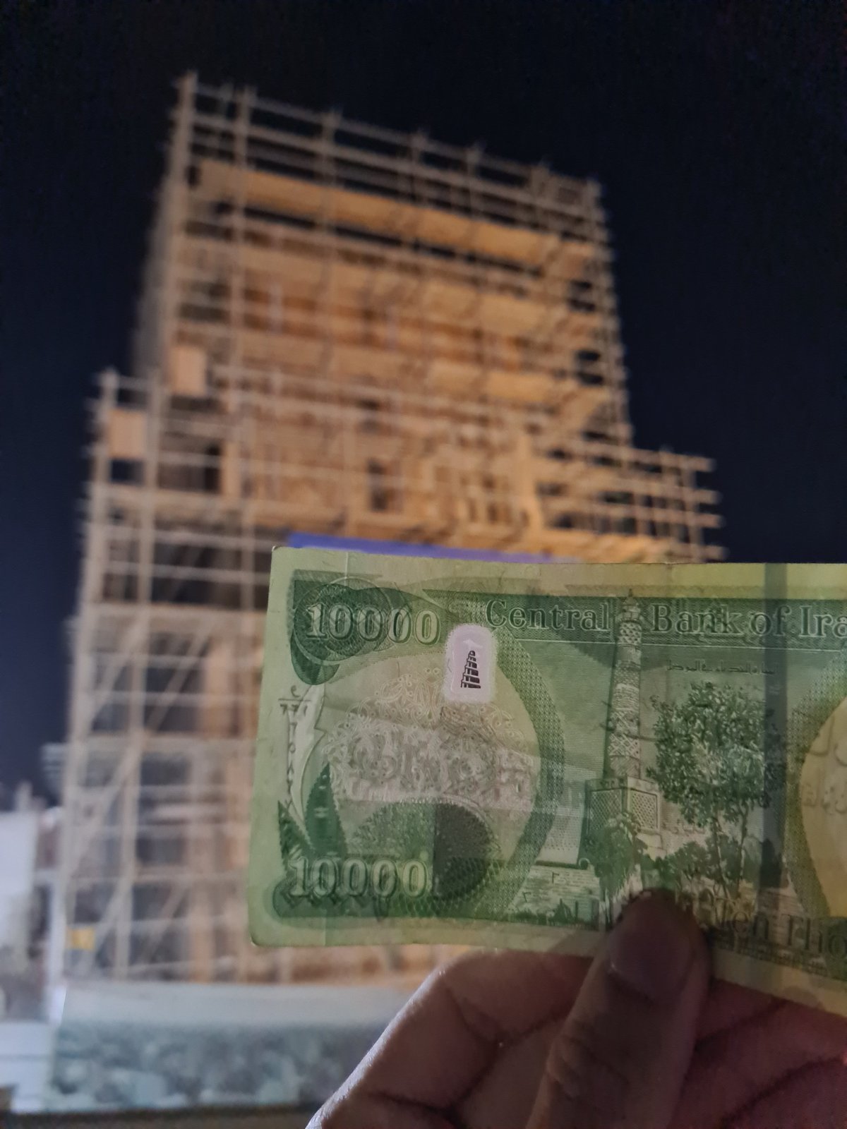 Probíhající rekonstrukce slavného minaretu, které je na desetitisícové bankovce.