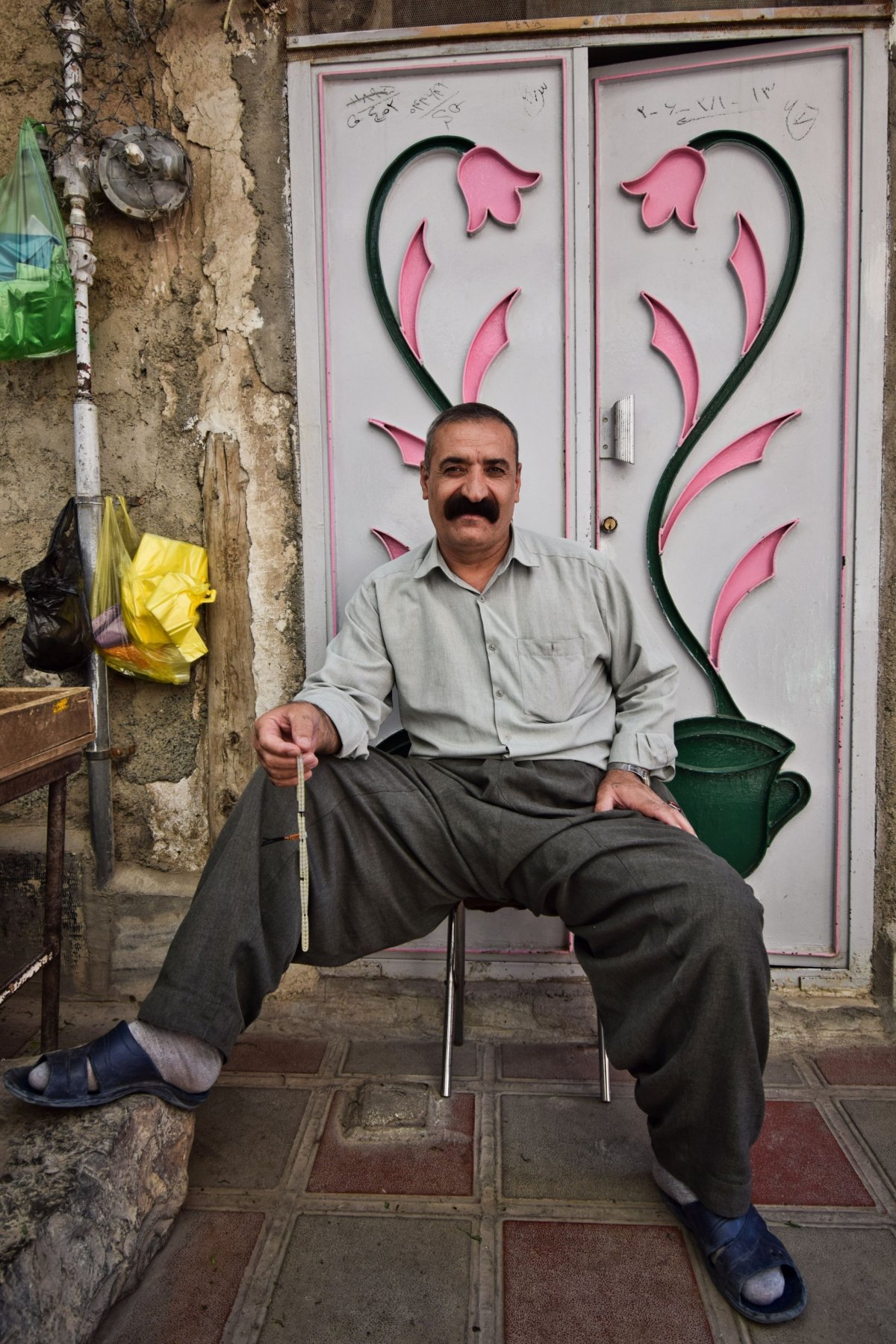Typický Kurd - široké kalhoty a mohutný knír