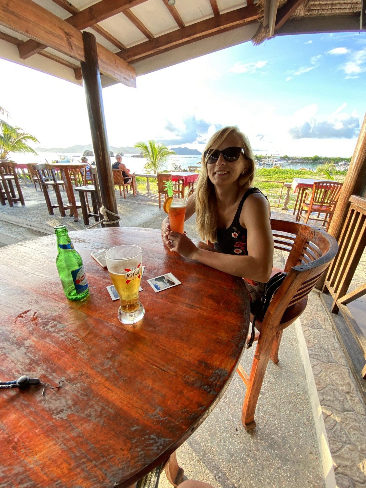 Terraza - koktejl 180 SCR, pivo 60 SCR