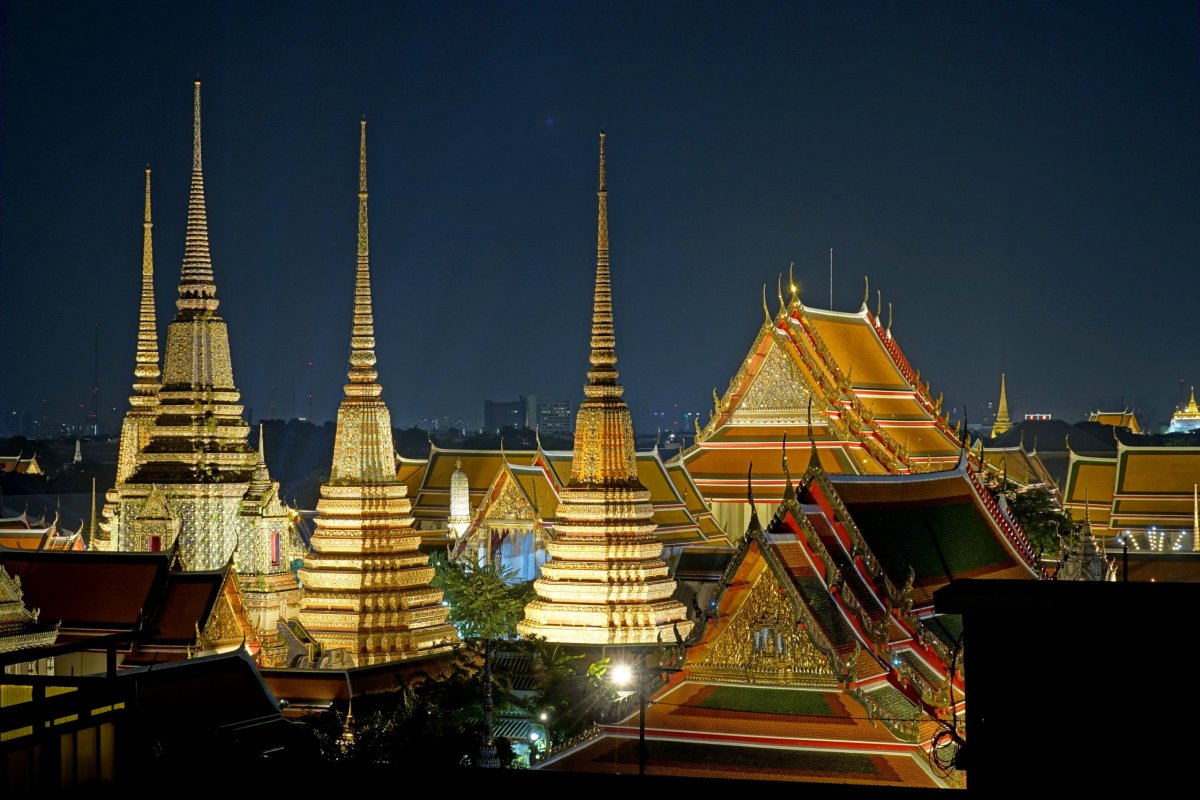 pohled na Wat Pho z terasy hotelu