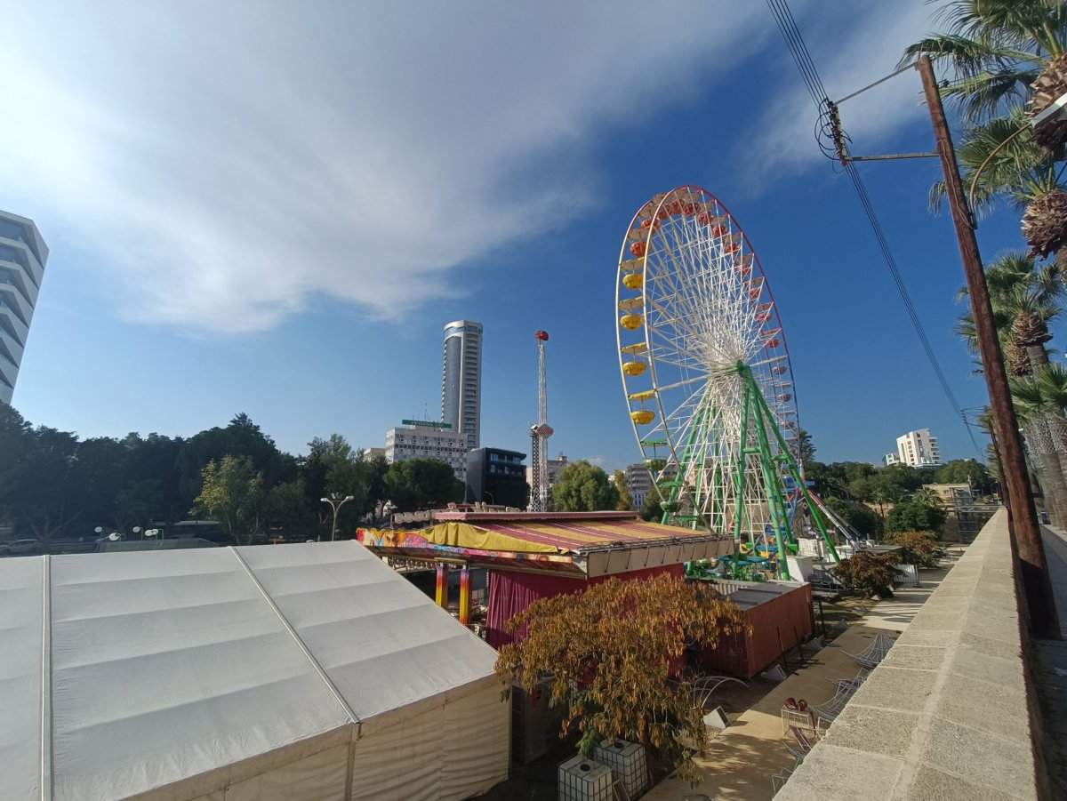 Moderní čtvrť poblíž hradeb