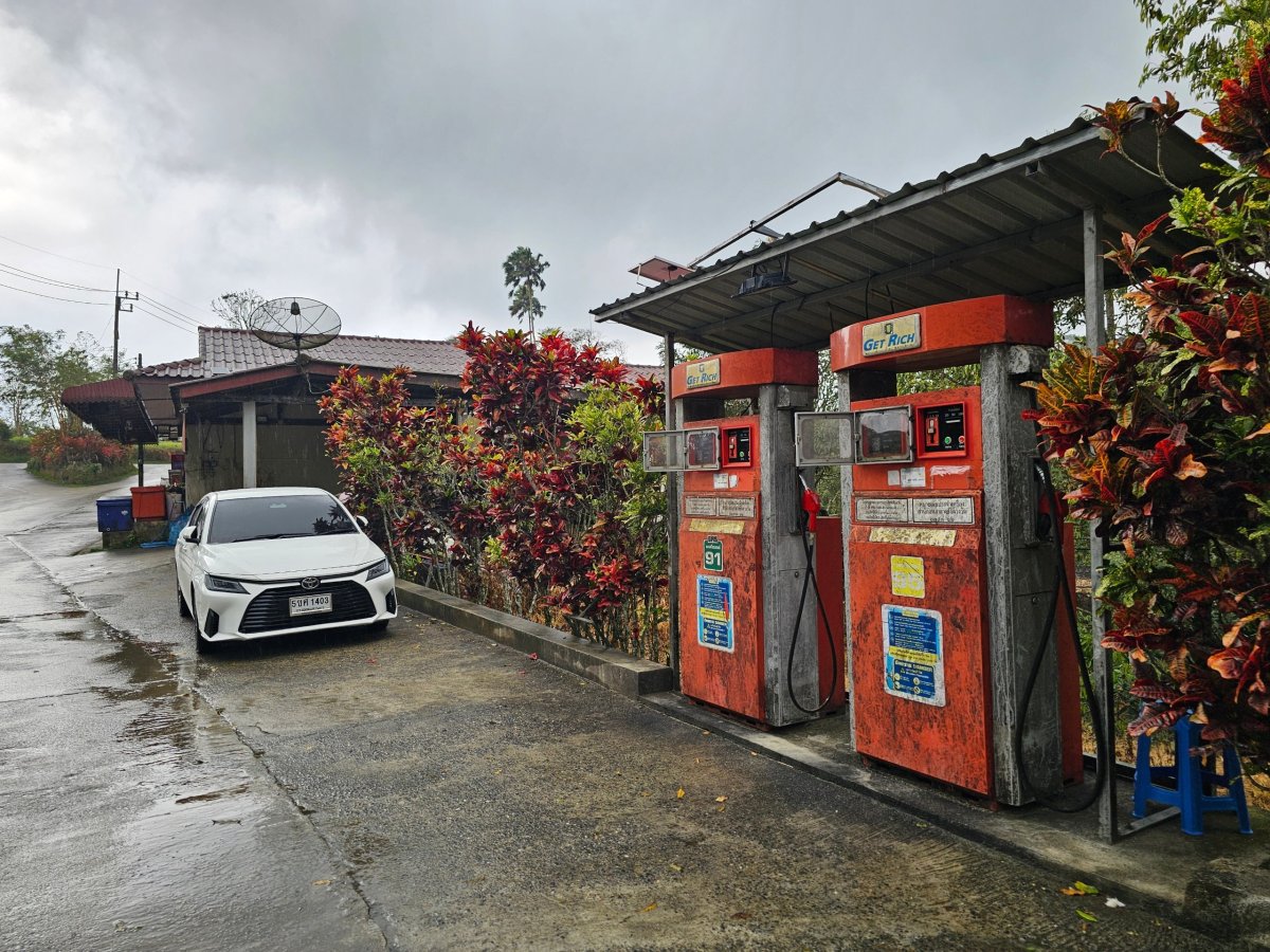 Malá benzinová pumpa