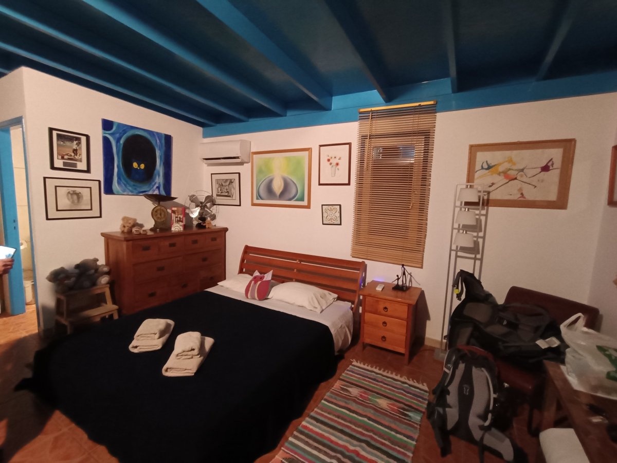 Nové ubytování - vítěz soutěže nejhorší postel v celém Pafosu