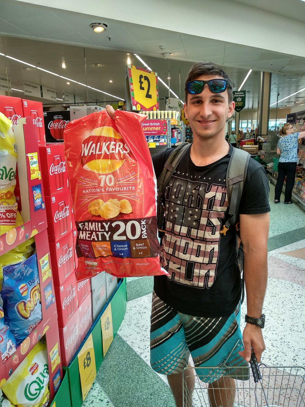 Velké překvapení byla dostupnost rodinného balení brambůrek