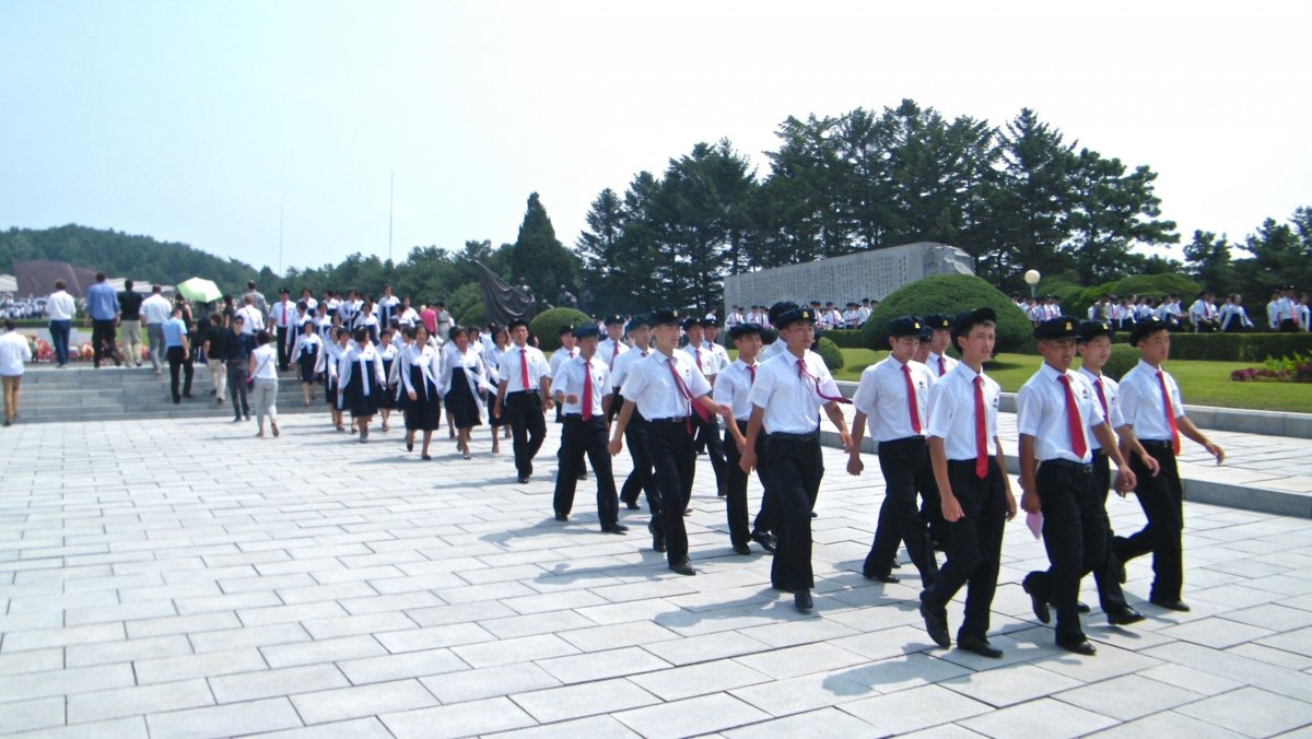 právě byli vzdát hold vůdci