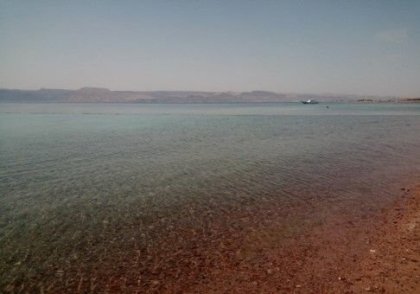 Rudé moře, v pozadí Egypt
