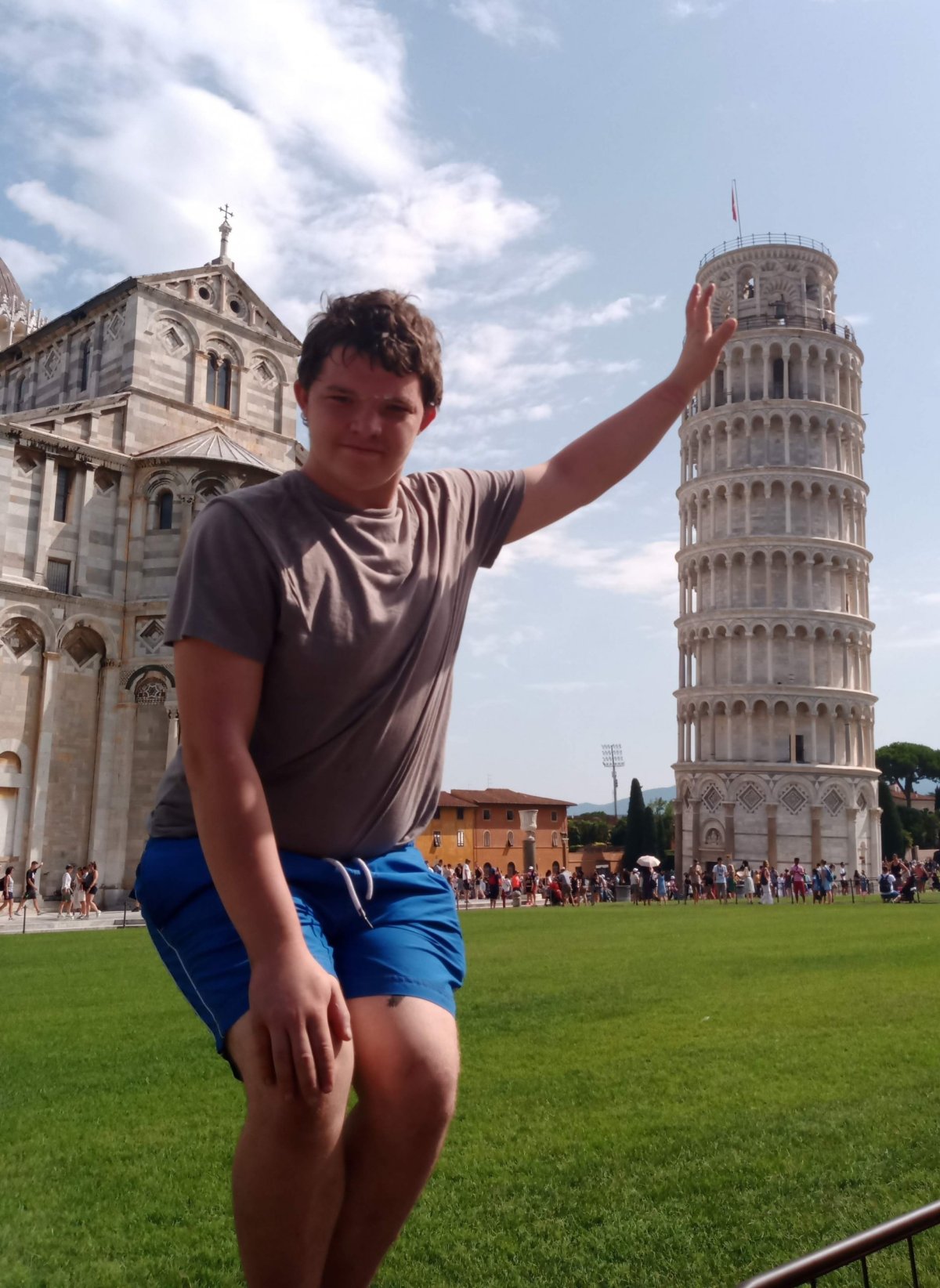 Nespadne a kdyby náhodou tak jí držím (v Pise)