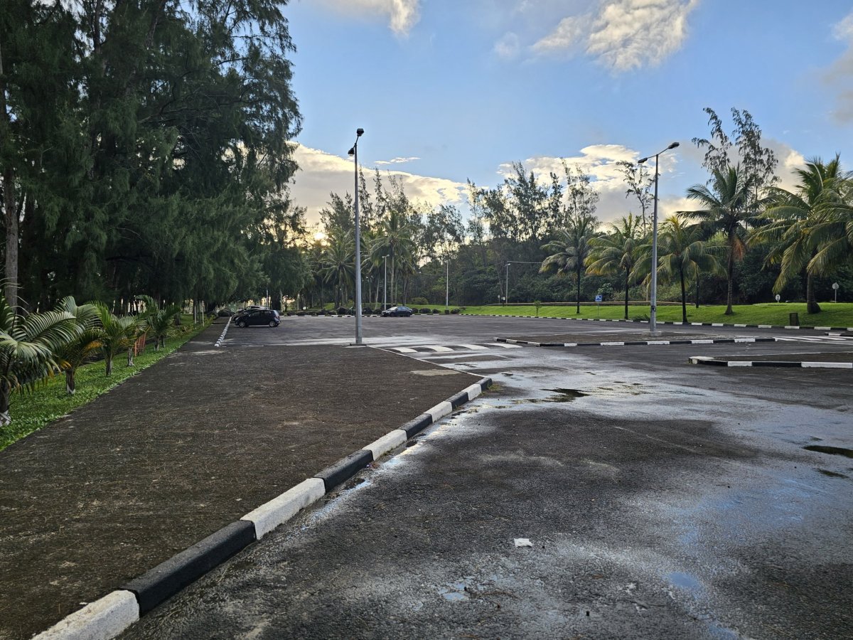 St Felix Beach, parkoviště