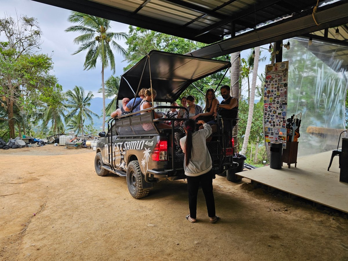 Doprava jeepy k Overlap Stone 2