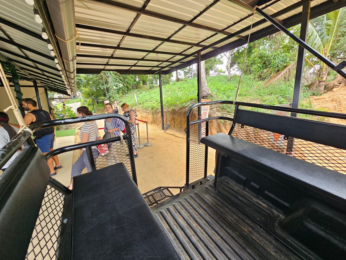 Doprava jeepy k Overlap Stone 2