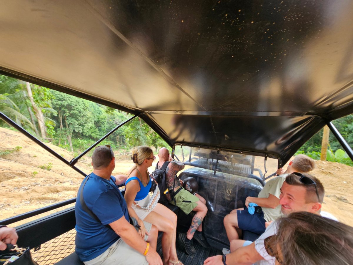 Doprava jeepy k Overlap Stone 2