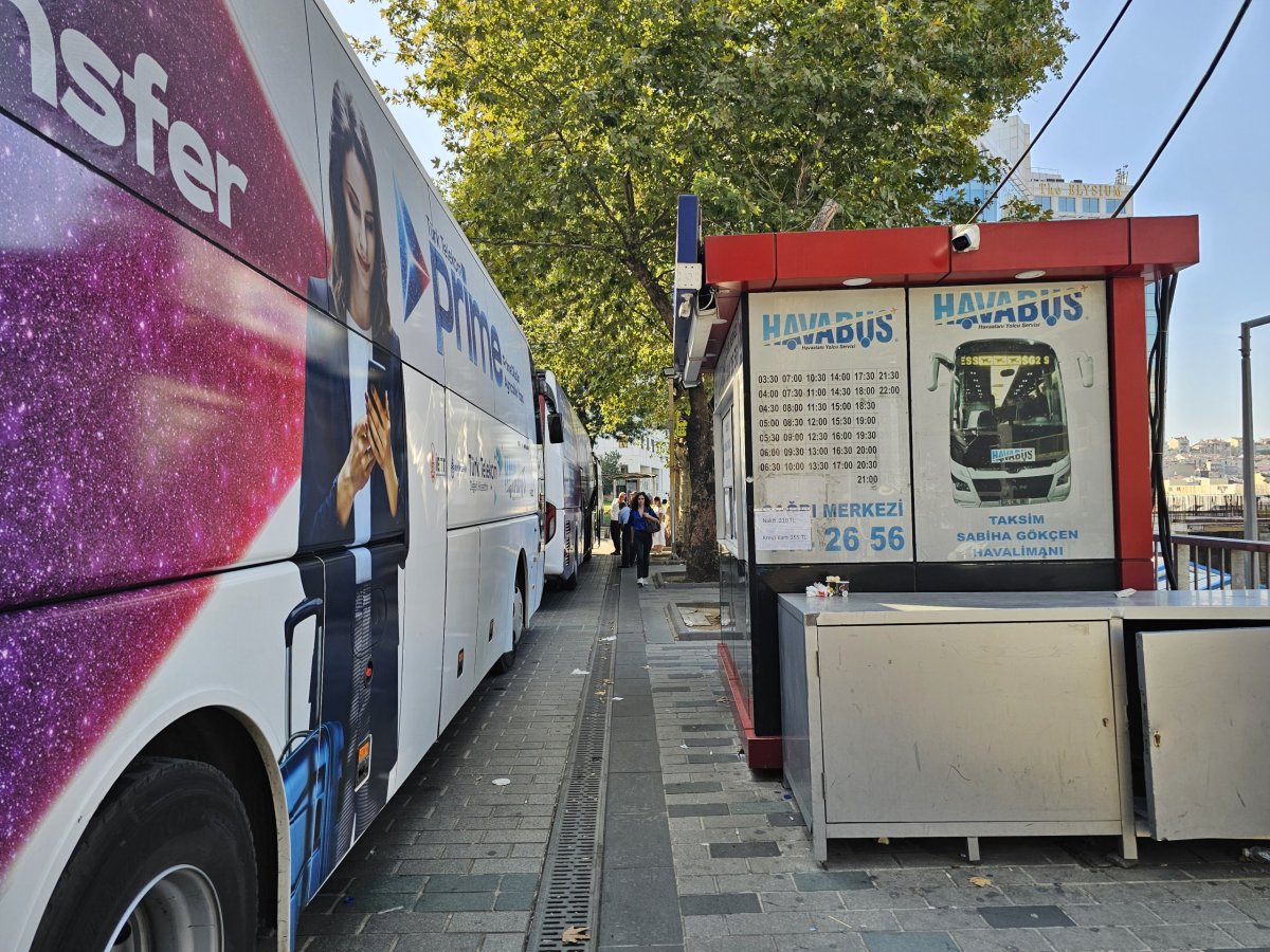 Zastávka autobusu u náměstí Taksim