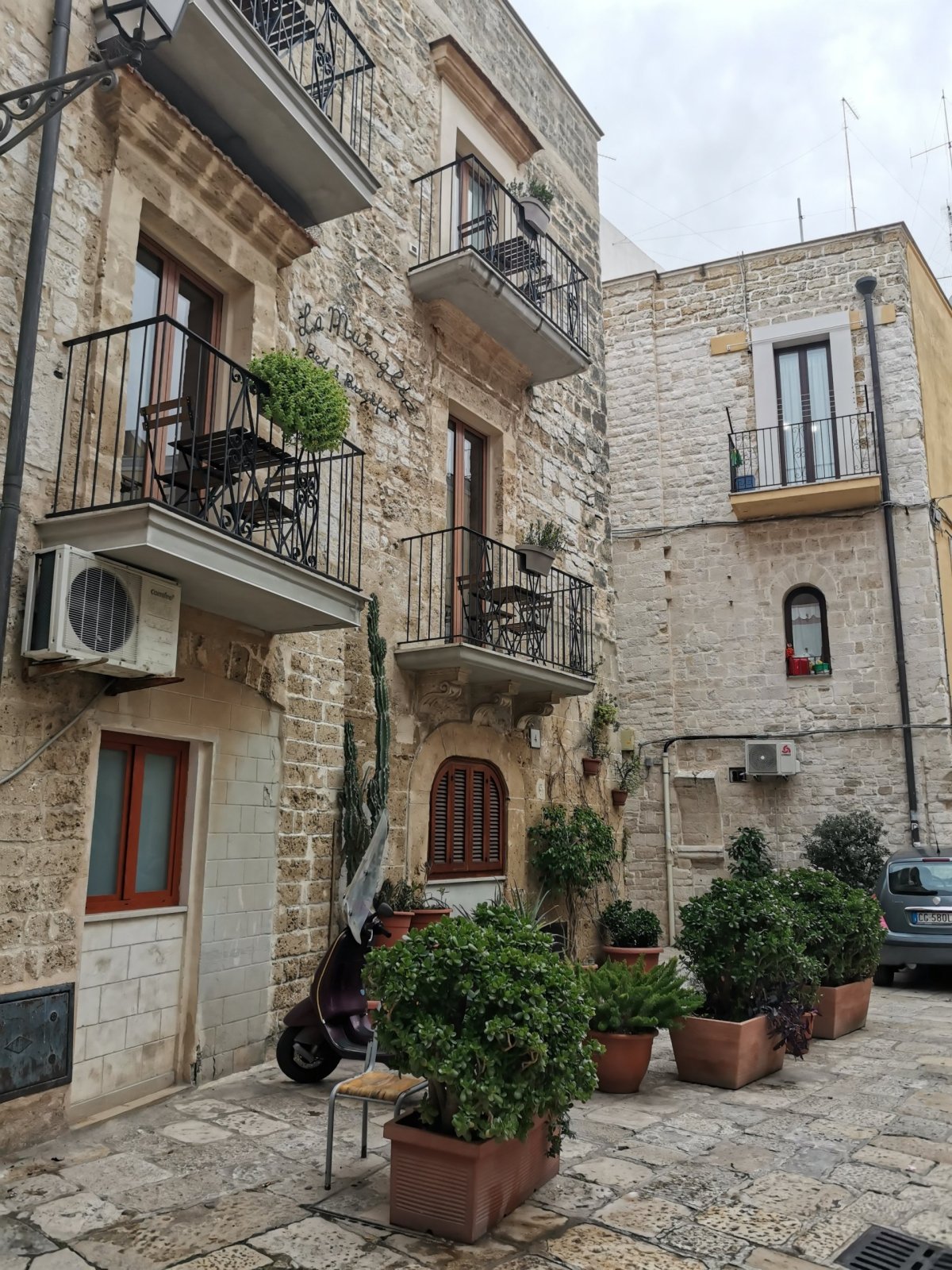 Zdejší kamenné domky a úzké uličky mají něco do sebe.