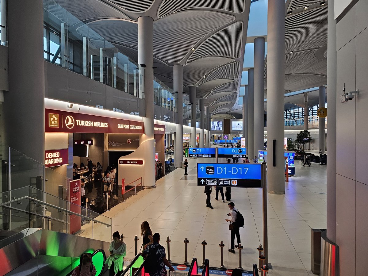 Care Point u odletové brány D1