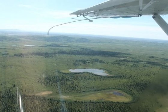 Počas letu máme perfektné výhľady, cez špinavé okno sa to ale ťažko fotí.