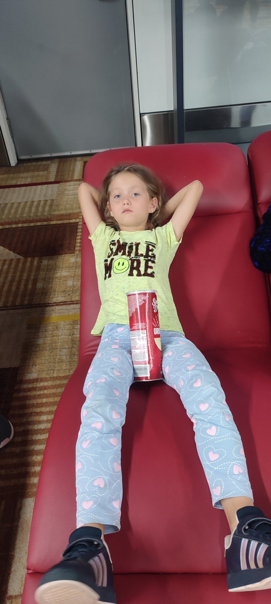 lehátková zóna na letišti v Dillí