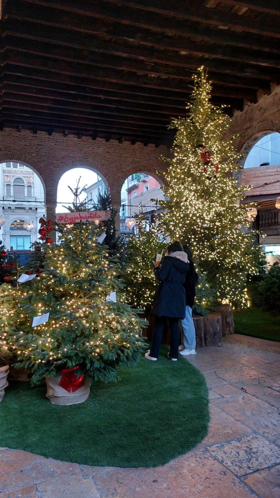 Vánoční stromečky v Loggia dei Cavalieri