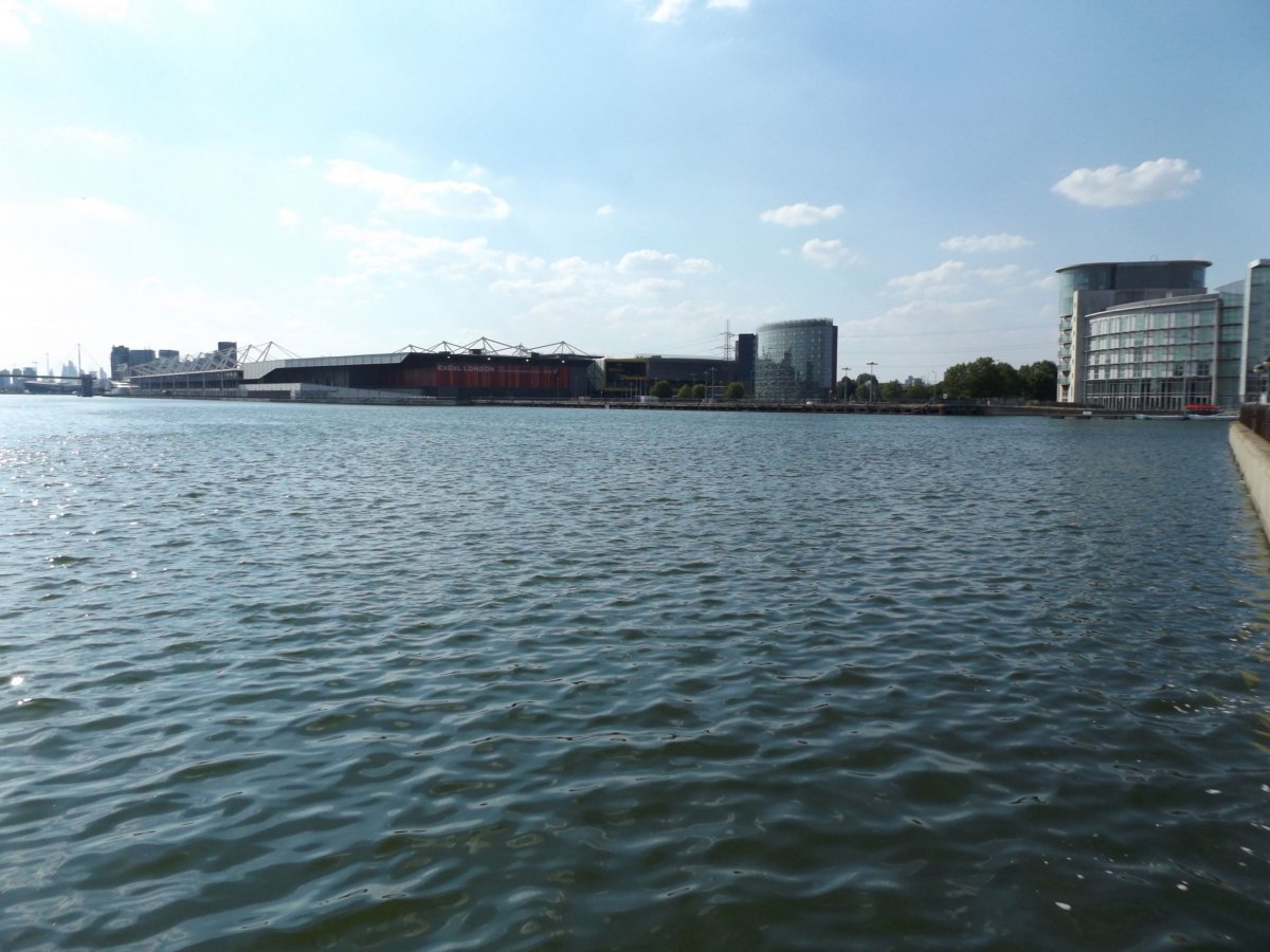 Výstaviště ExCeL focené od letiště City Airport (Červenec 2018)