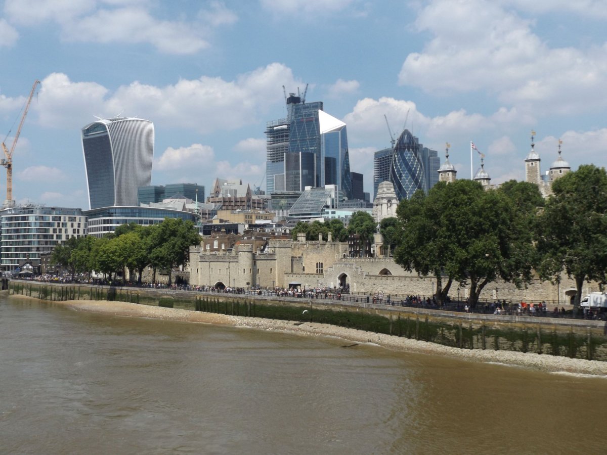 Pohled z Tower bridge (Červenec 2018)