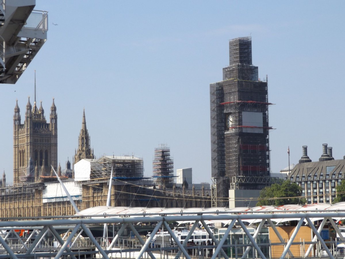 Big Ben. Momentálně spíše lešení s hodinami.