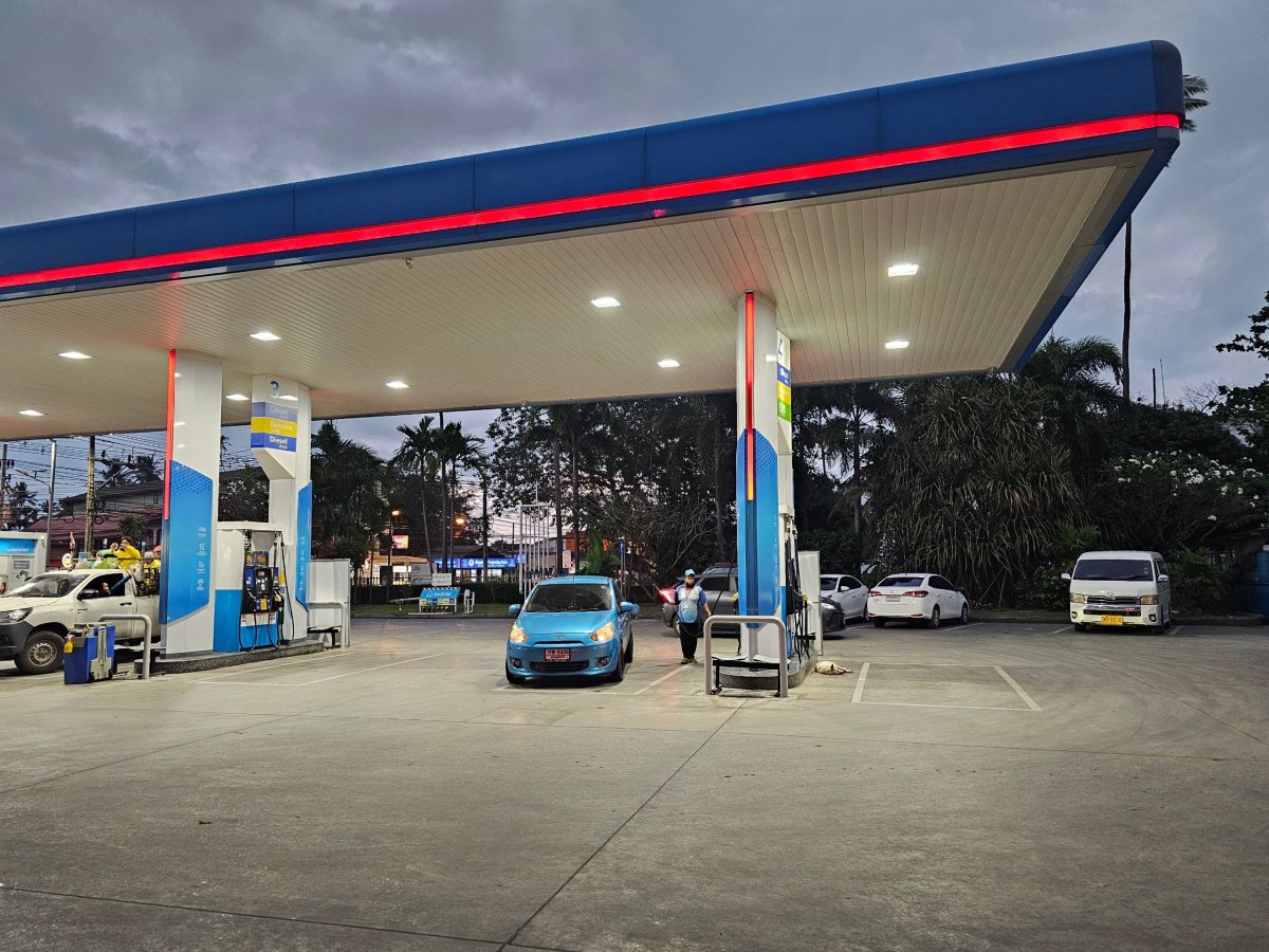 Moderní benzinová pumpa