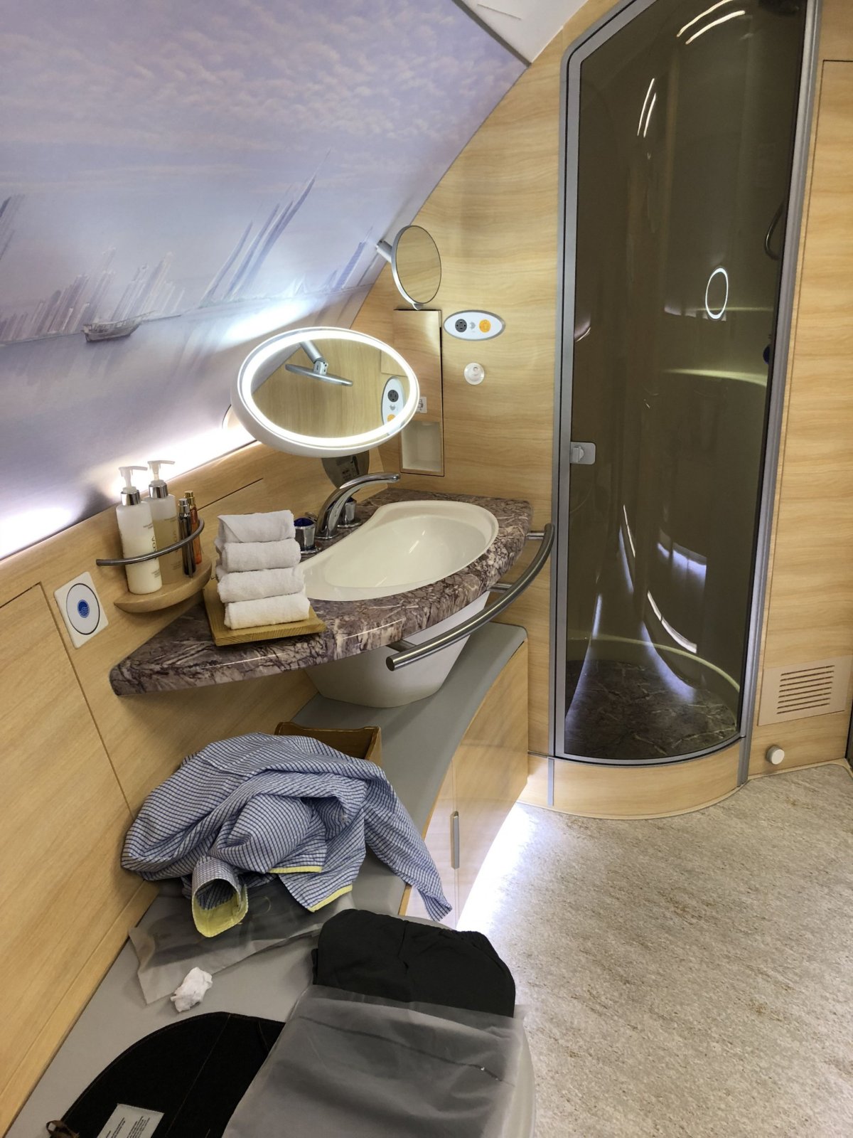 Koupelna se sprchou v letadle