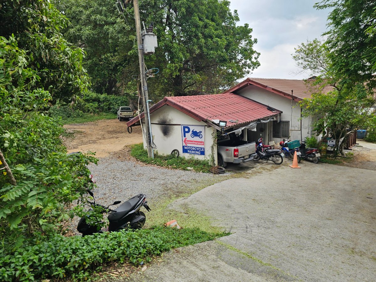 Coral Cove Beach, parkování pro skútry