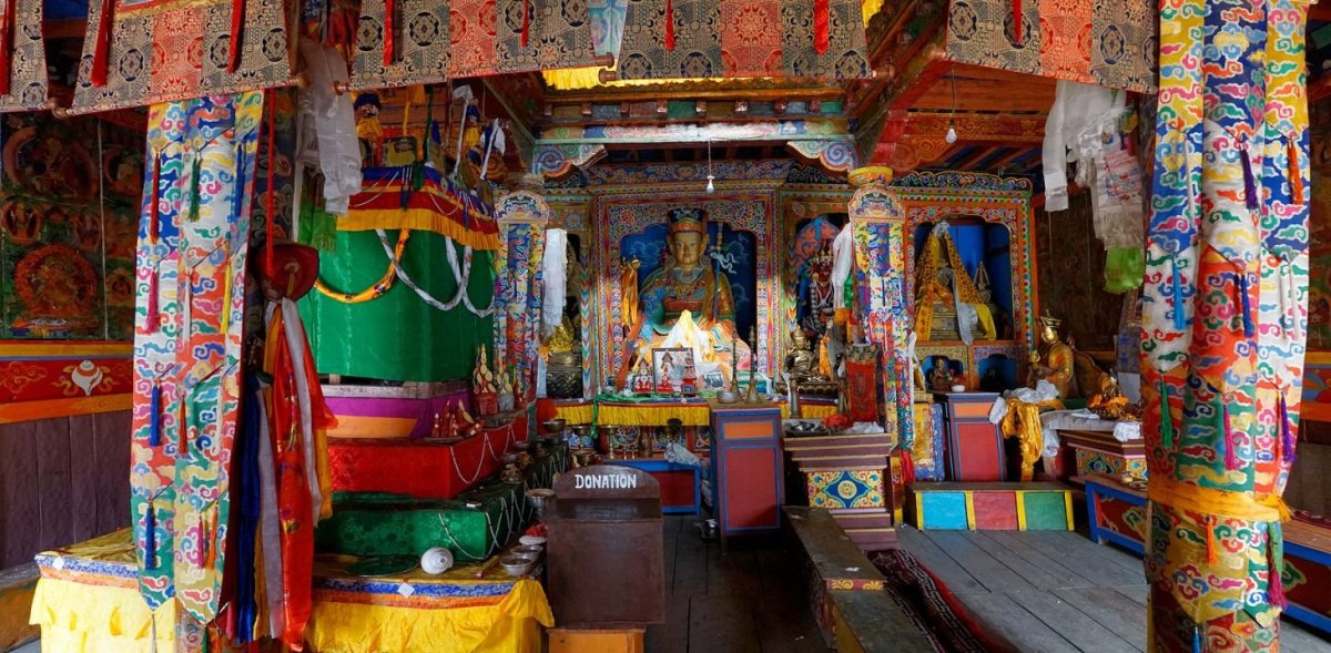 interiér buddhistické kláštera