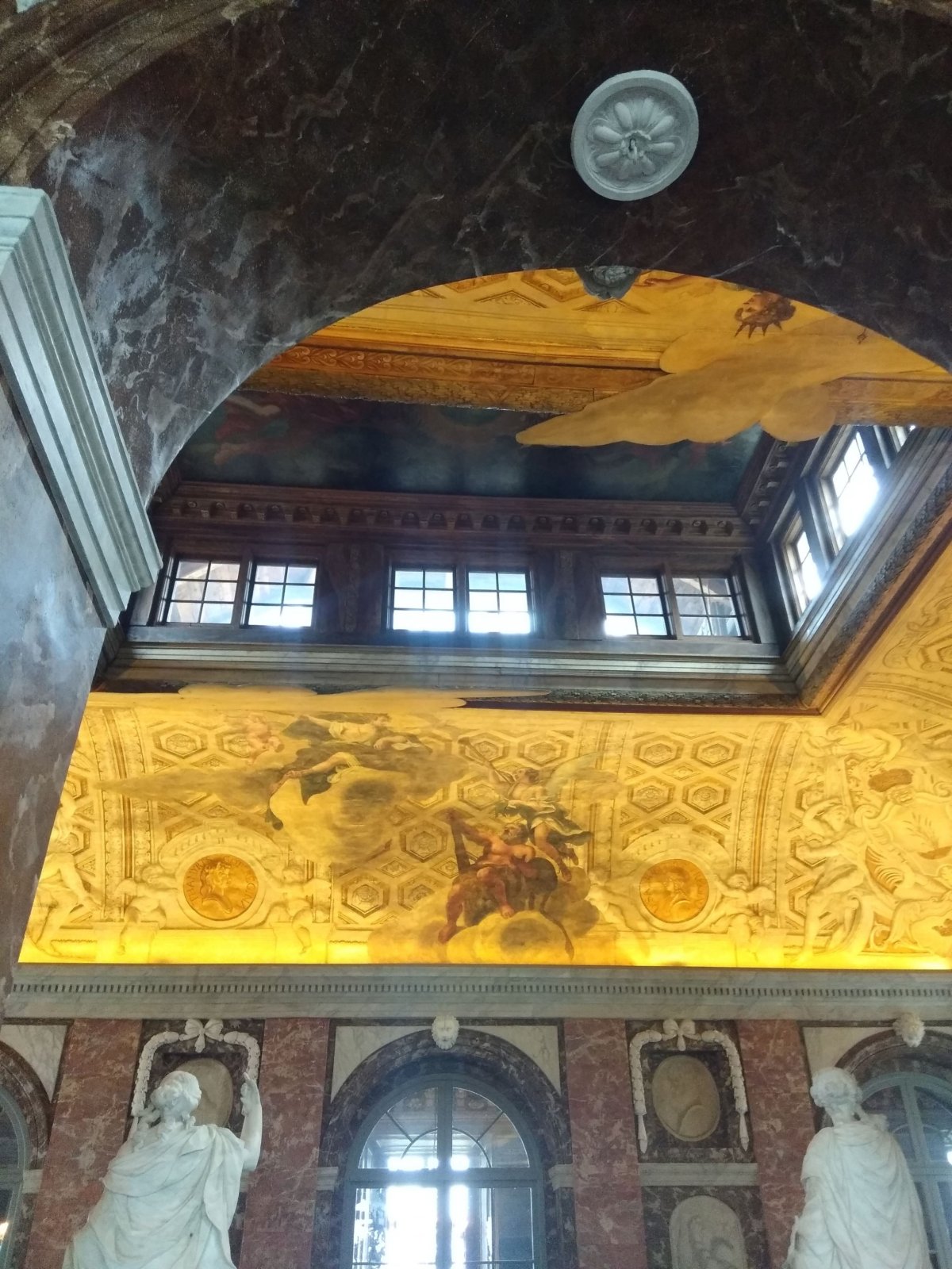 Impozantní vstupní hala