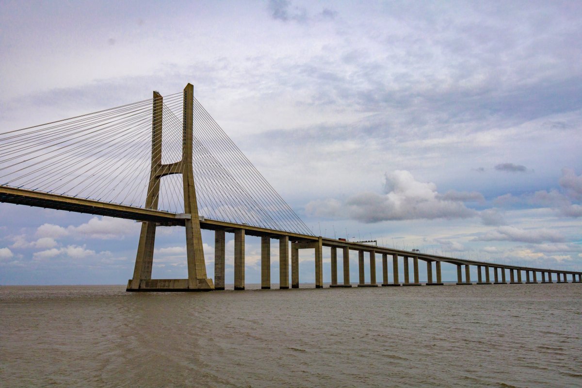 Ponte Vasco da Gama - 17 km dlouhý most přes řeku Tejo.