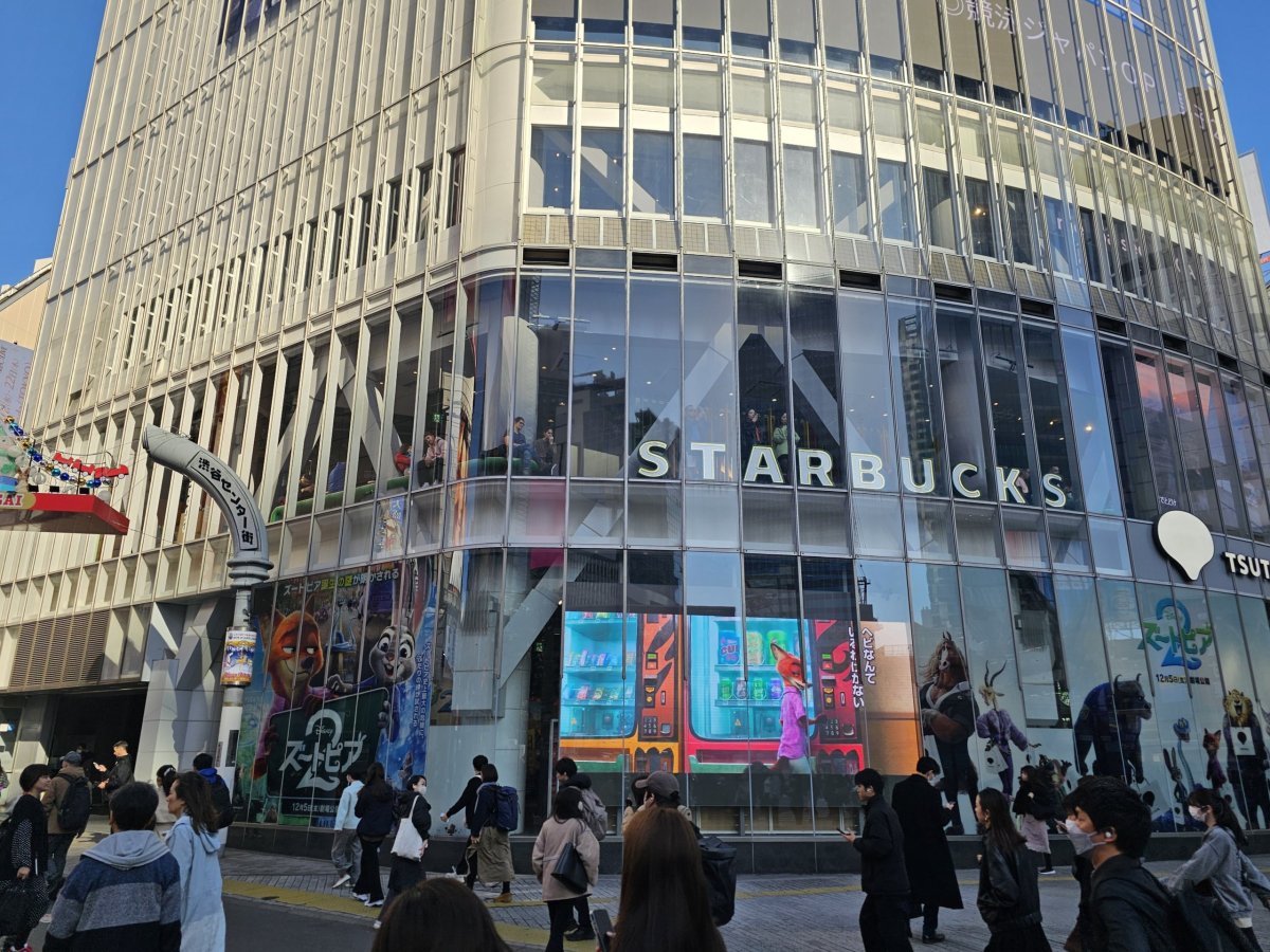 Starbucks na křižovatce Shibuya