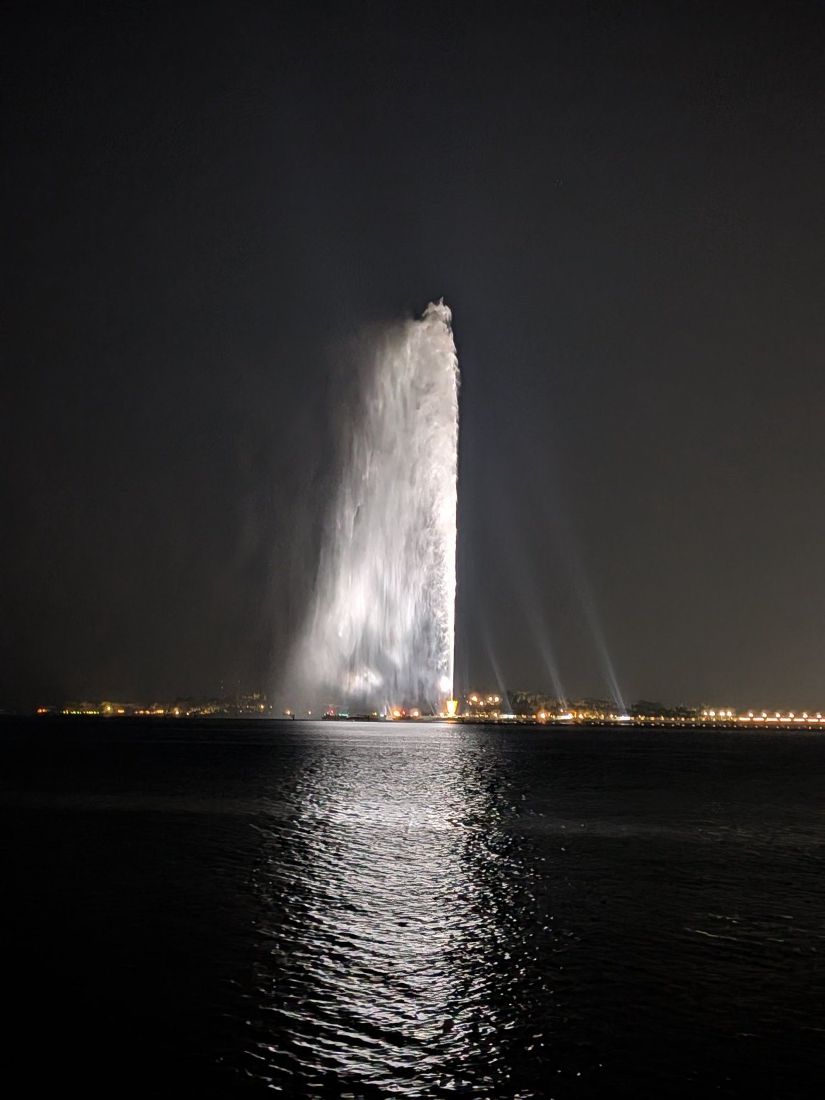 Nejvyšší fontána na světě v Džiddě