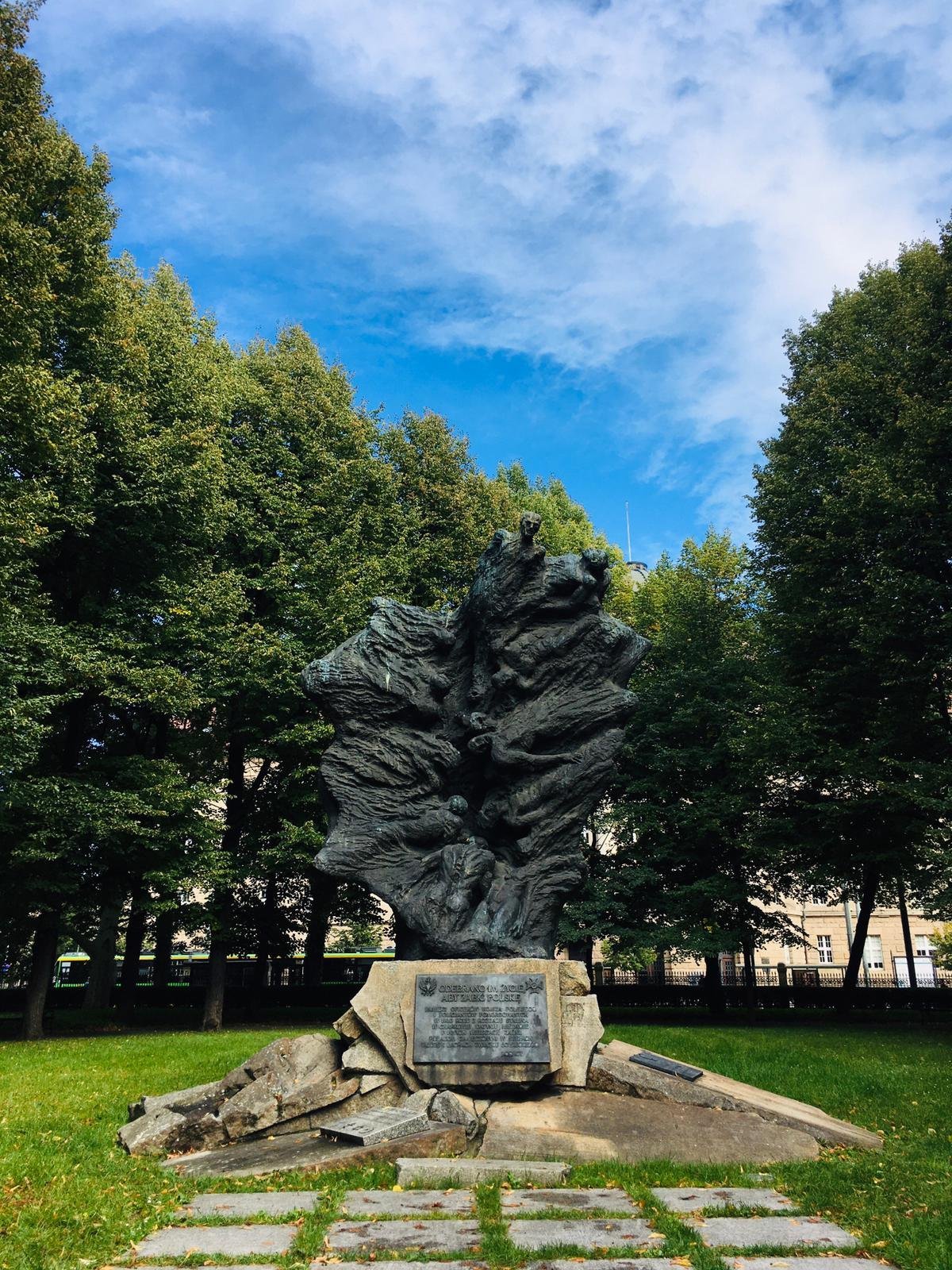 Poznaň - památník katyňského masakru